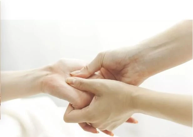 Akupressurpunkte und Meridiane am Körper